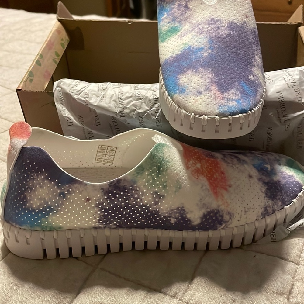 Brand new, never worn but tried on…Ilse Jacobson Tulip shoes Color 513 purple